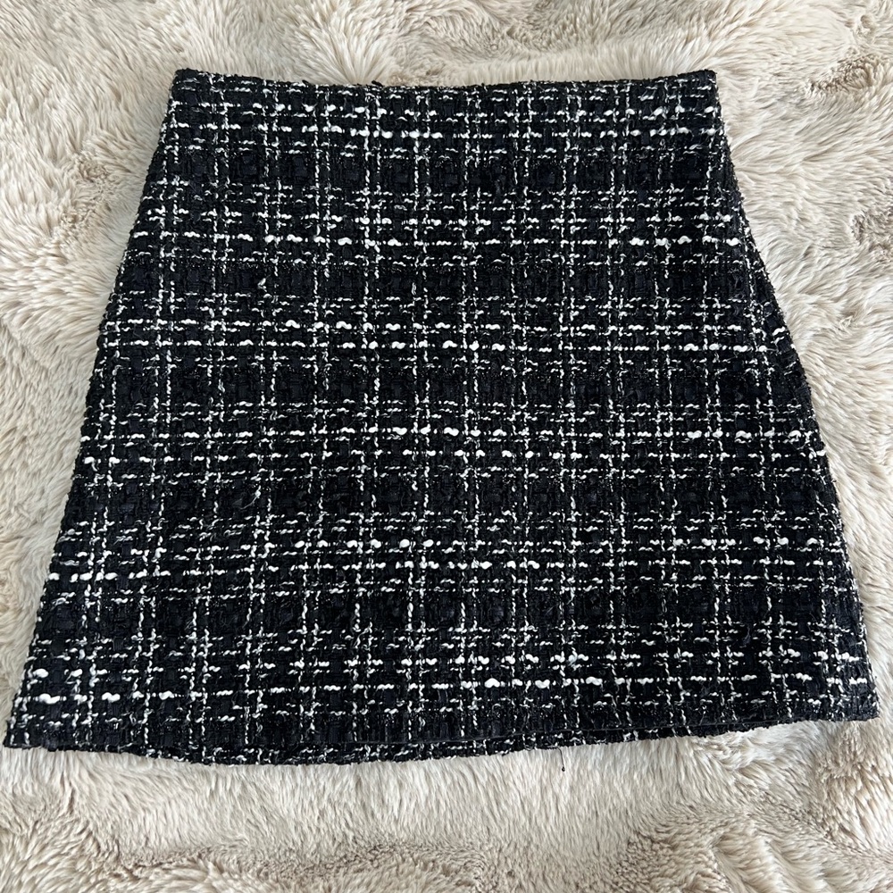 Elegant Monochrome Tweed Mini Skirt